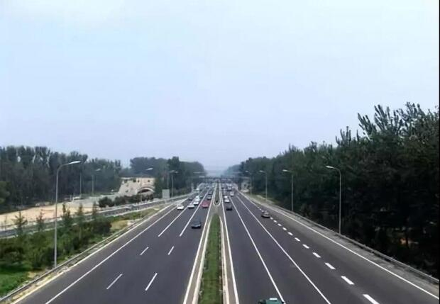 間斷性踩油門的操作，能讓我們在行駛時省油嗎？